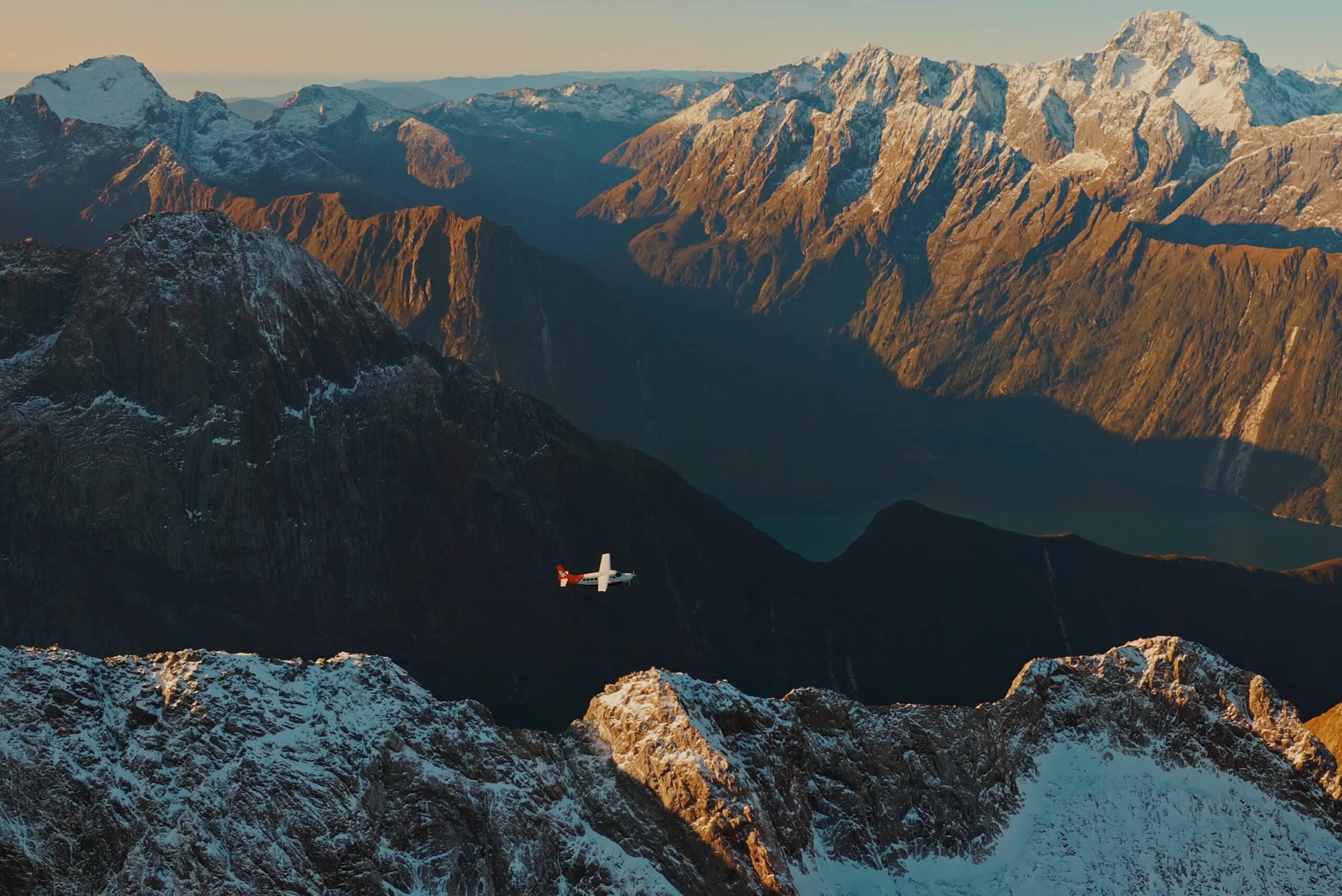 Flying-over-the-Southern-Alps-from-Milford-Sound